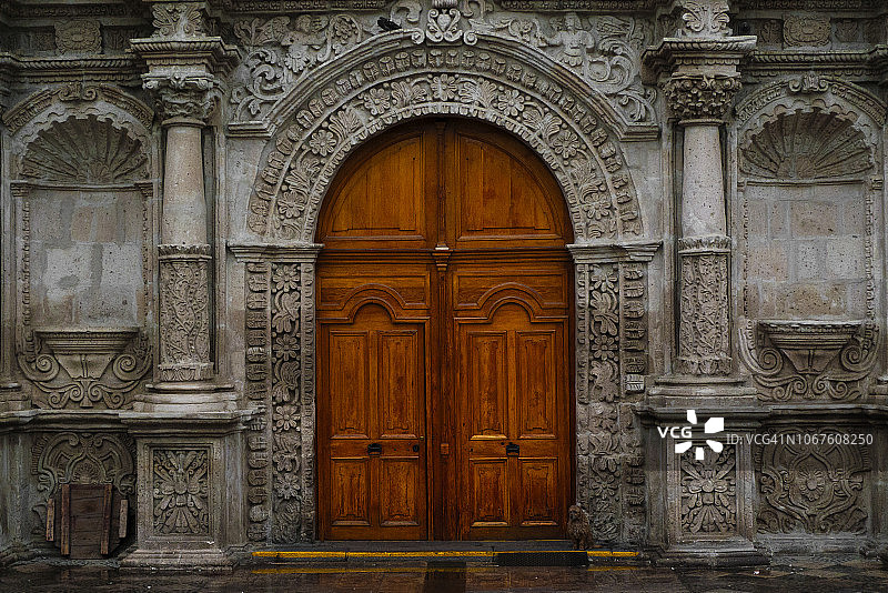 秘鲁阿雷基帕市历史中心的教堂门图片素材