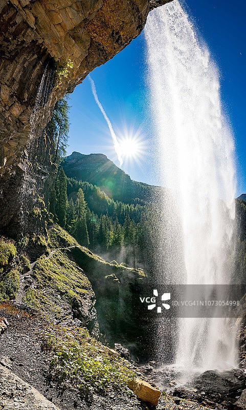 奥地利阿尔卑斯山奥陶恩附近的约翰尼斯瀑布图片素材