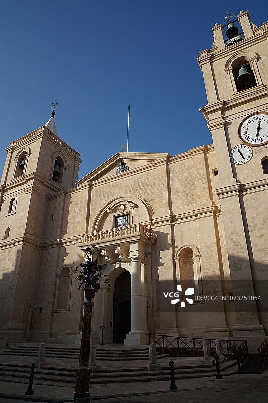 圣约翰大教堂正面，黄昏，瓦莱塔，马耳他图片素材
