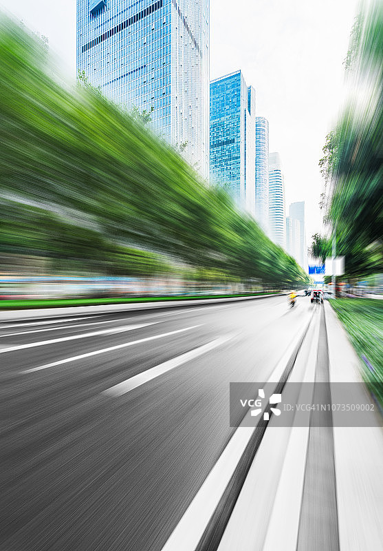 广州城市道路上的交通高峰时刻图片素材
