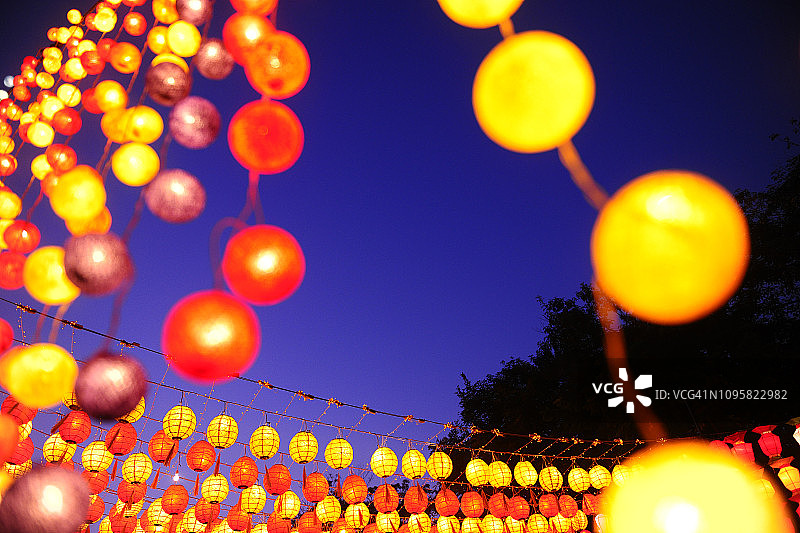 彩灯庆祝中国新年的节日图片素材
