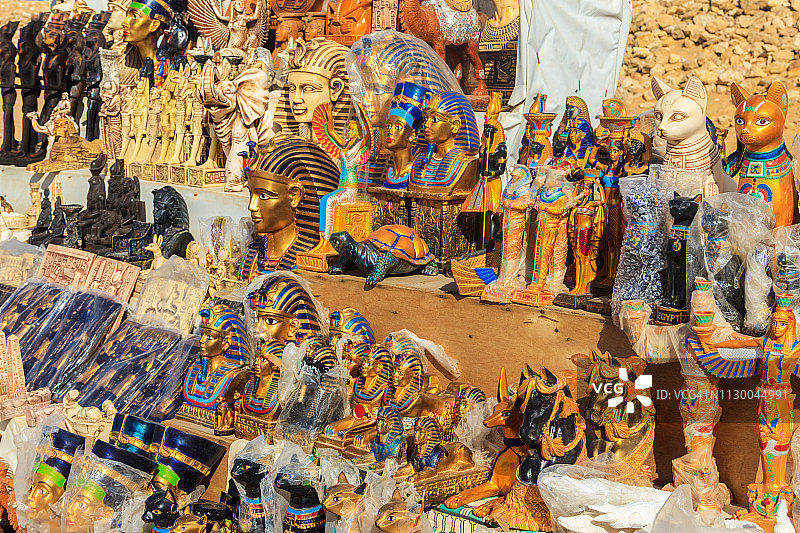 街头市场出售各种埃及传统纪念品图片素材