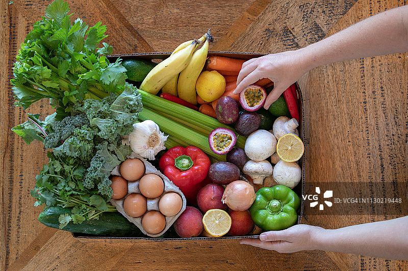 一盒水果和蔬菜图片素材