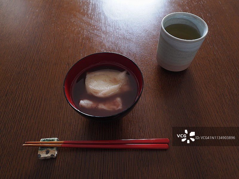 绿茶和大白子红豆汤加麻糬图片素材