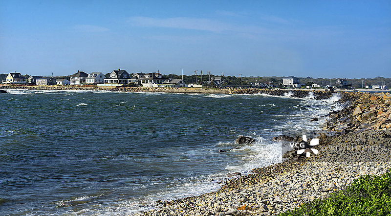 海浪拍打着岩石，秃鹰湾，Westport Point，马萨诸塞州，美国图片素材
