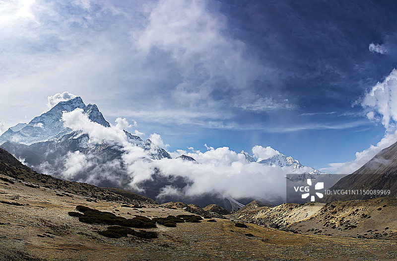 喜马拉雅山全景图。图片素材