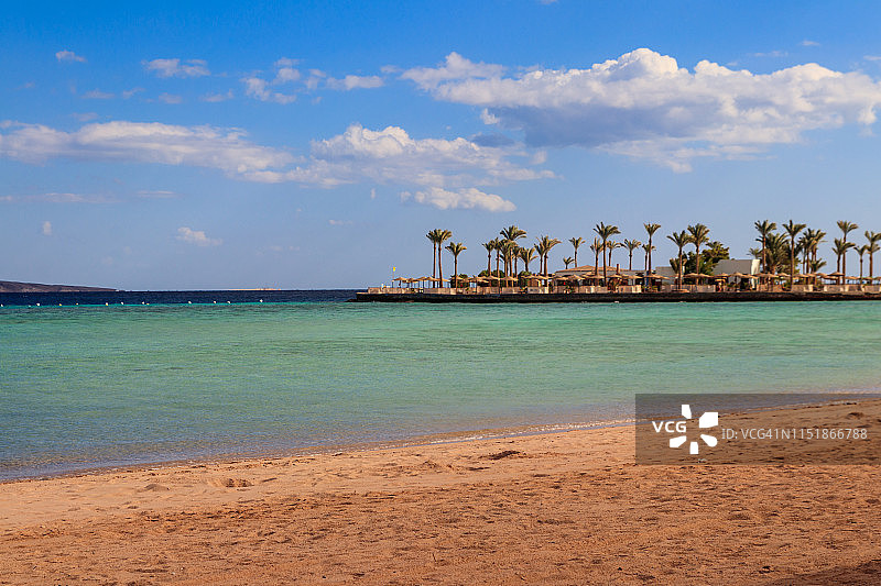 埃及赫尔加达海滩上的红海海岸图片素材