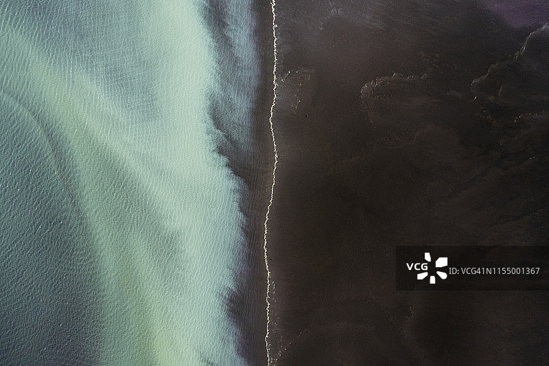 冰川河流和黑色海滩，冰岛-肖像图片素材