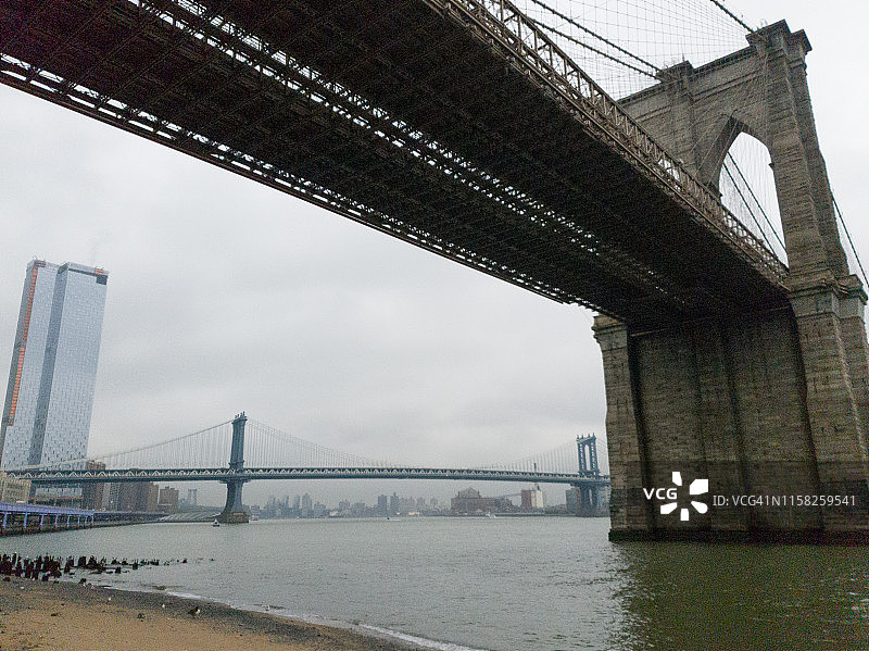 纽约曼哈顿的布鲁克林大桥图片素材