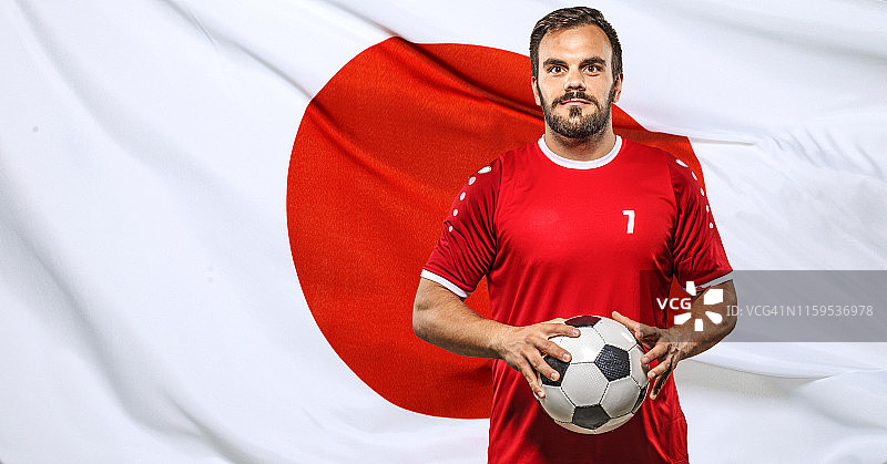 足球运动员与足球和日本国旗图片素材