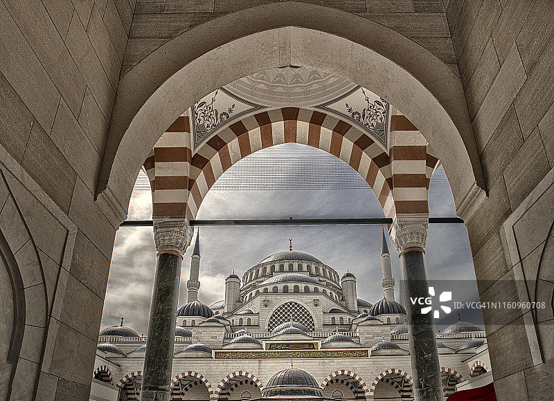 土耳其伊斯坦布尔的卡姆利卡大清真寺图片素材