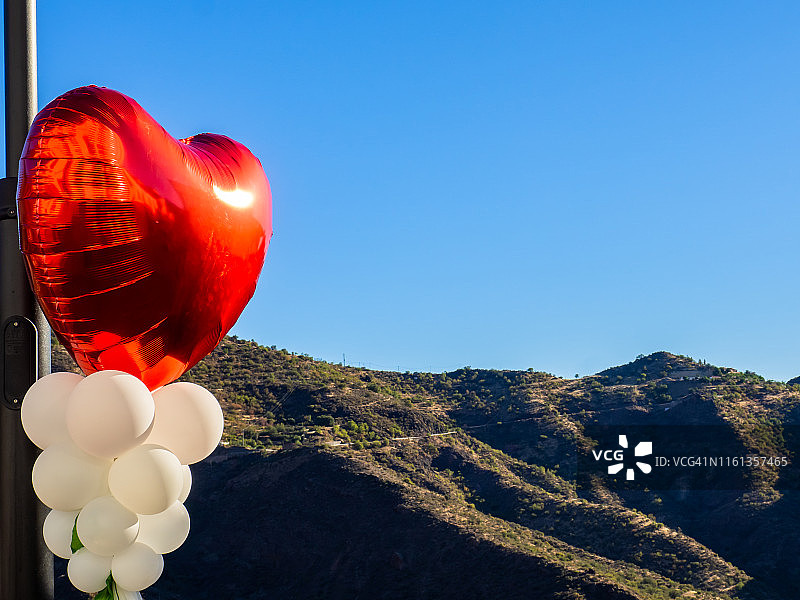 西班牙加那利群岛大加那利岛特赫达村的心形气球装饰图片素材