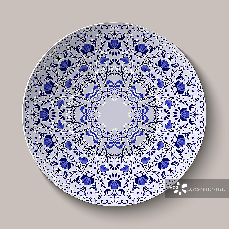 圆蓝花饰格泽尔风格。图案显示在陶瓷板上。图片素材