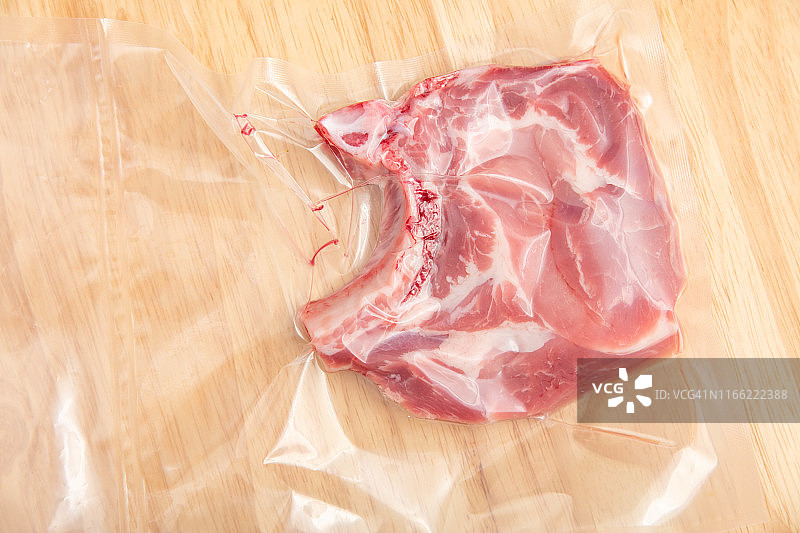 真空包装猪肉炸肉排图片素材