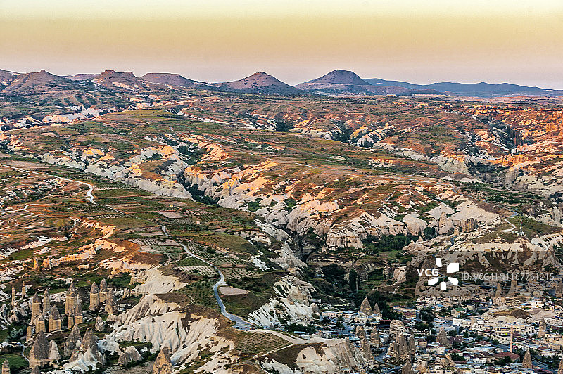 土耳其，戈雷米国家公园和卡帕多西亚的岩石遗址，凝灰岩锥和戈雷米城(联合国教科文组织世界遗产)图片素材