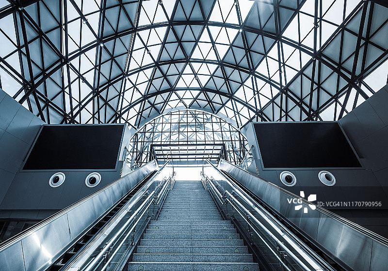 武汉火车站采用现代拱顶结构图片素材