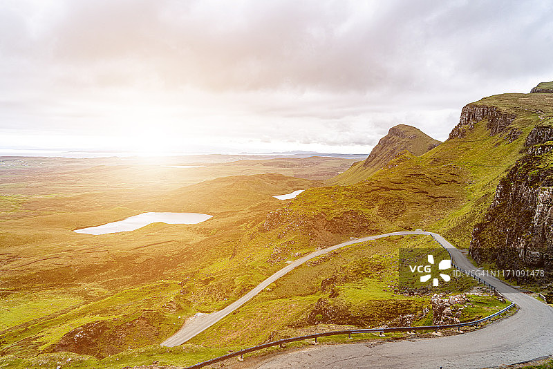 奇岭山日落与戏剧性的天空风景，苏格兰股票照片图片素材