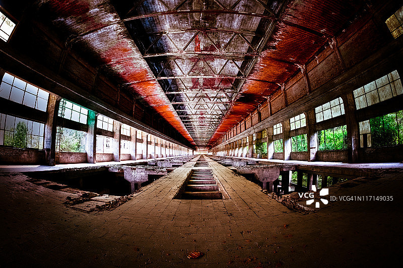 被毁的工厂被遗弃的工业内部透视图片素材