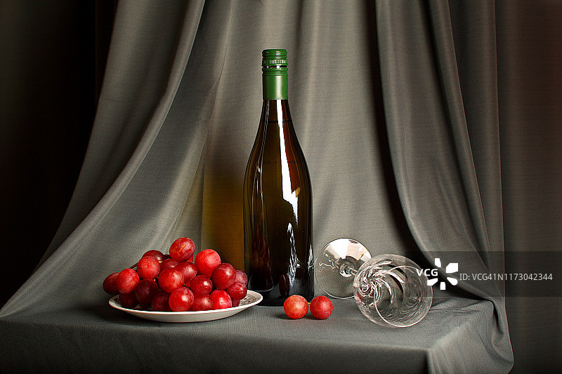 酒瓶和酒杯图片素材