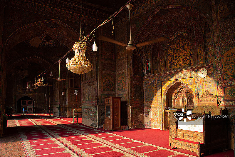 瓦齐尔汗清真寺内部图片素材