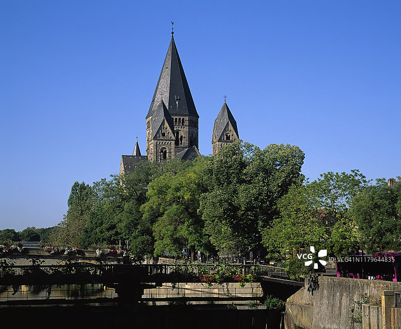 梅茨摩泽尔河上的教堂图片素材