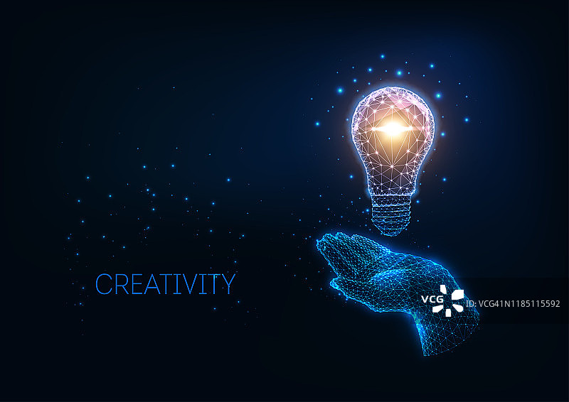 未来的想法，创意概念与发光的低多边形灯泡和人的手。图片素材