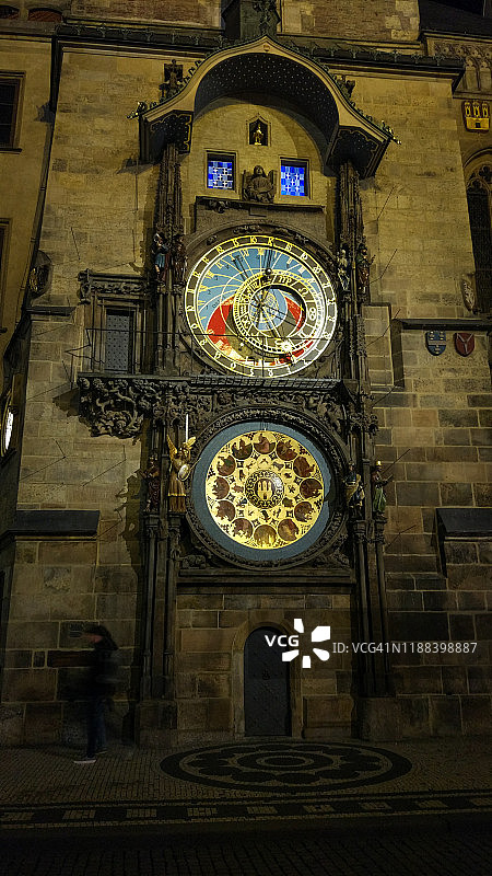 布拉格天文钟(Prague Orloj, PraÅ¾skÃ½Orloj)，位于捷克共和国布拉格老城广场(StaromÄstskÃ©nÃ±mÄstÃ -)的老市政厅(StaromÄstskÃ±radnice)正面图片素材