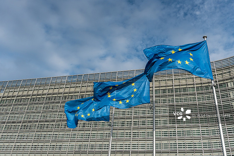 欧盟委员会Berlaymont大楼的欧盟旗帜图片素材