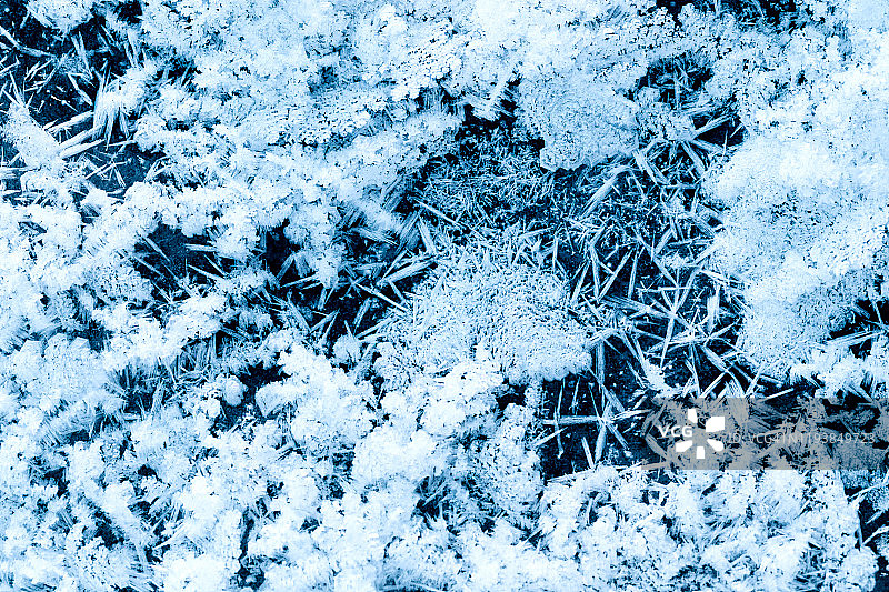 冰晶背景，经典蓝色冰冻纹理霜冻图案图片素材