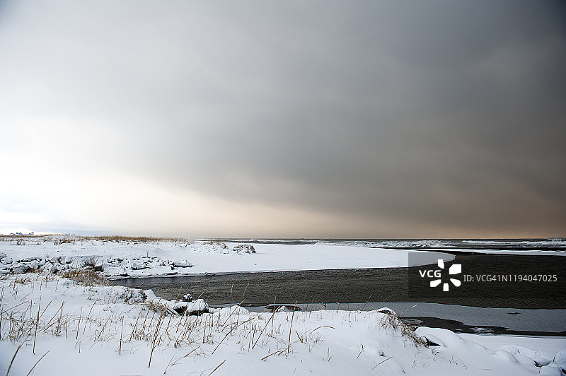 冰岛南部地区的维克海滩冬季景色图片素材
