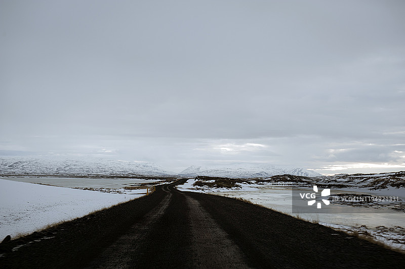 冰岛东部赫罗斯滕加附近的蜿蜒公路图片素材