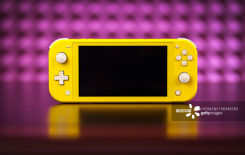 任天堂Switch Lite是任天堂进军掌机游戏领域的最新产品。Switch Lite为黄色，售价为199.99美元图片素材