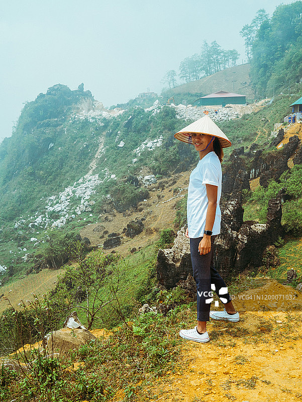 越南风景与年轻女子图片素材