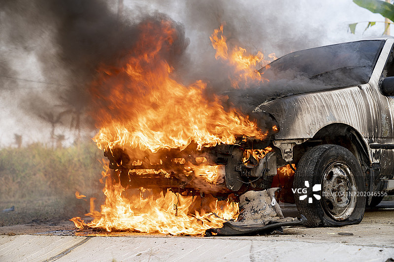 汽车火灾事故，汽车保险概念图片素材
