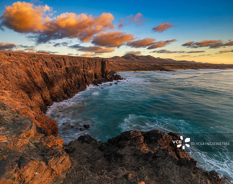 富埃特文图拉悬崖上美丽的日落图片素材
