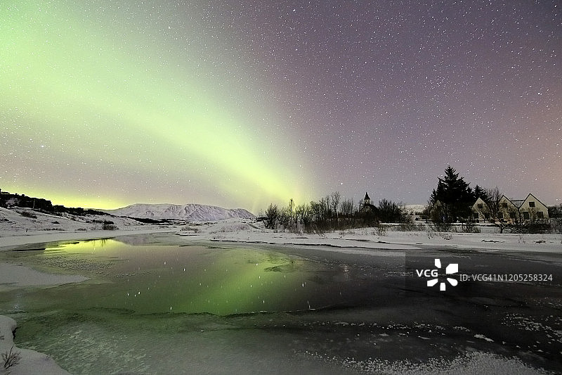 来自冰岛Thingvellir的北极光，在冬天。图片素材