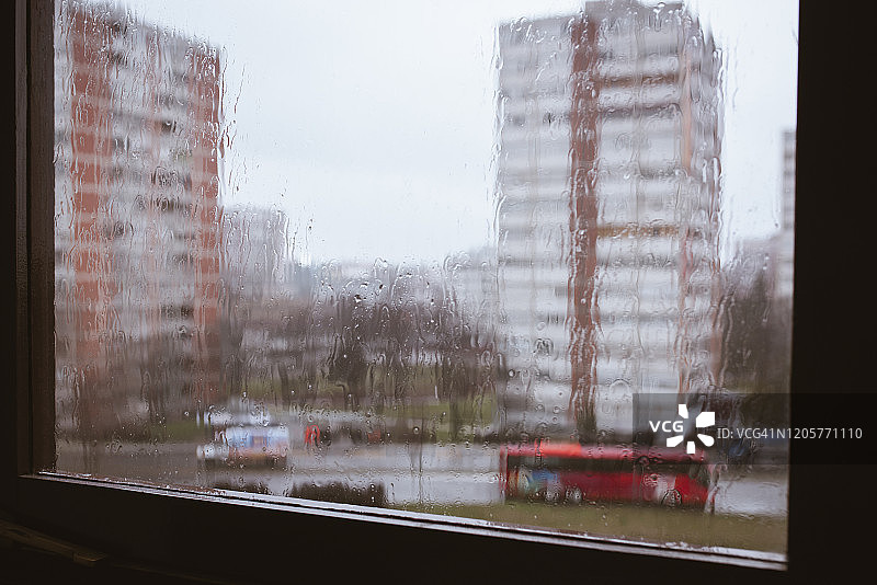 雨点落在窗玻璃外纹理上图片素材