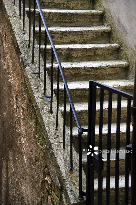 中世纪意大利皮蒂利亚诺的楼梯图片素材
