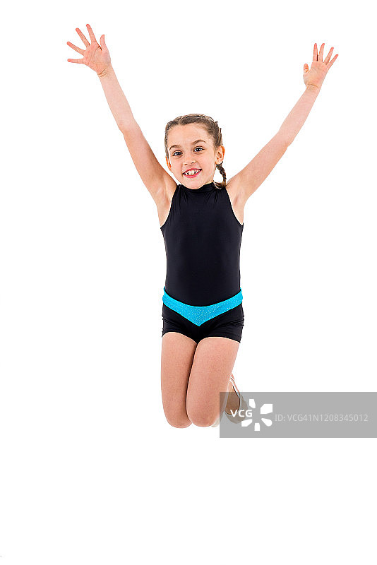 女孩练习和做艺术体操的肖像，白色的背景。图片素材