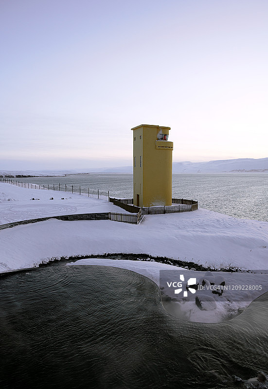 冰岛北部Húsavík的灯塔和Geosea图片素材