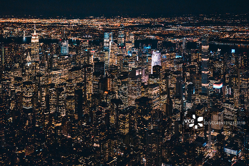 美国纽约上空的曼哈顿夜景图片素材