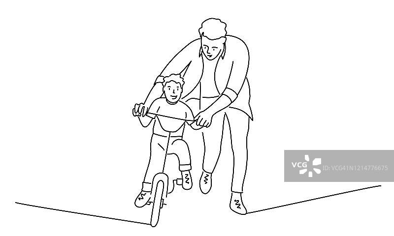 父亲教儿子骑自行车。图片素材