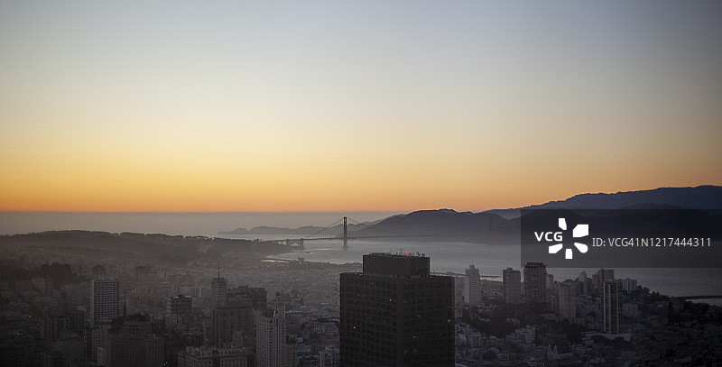 旧金山日落时的鸟瞰图图片素材