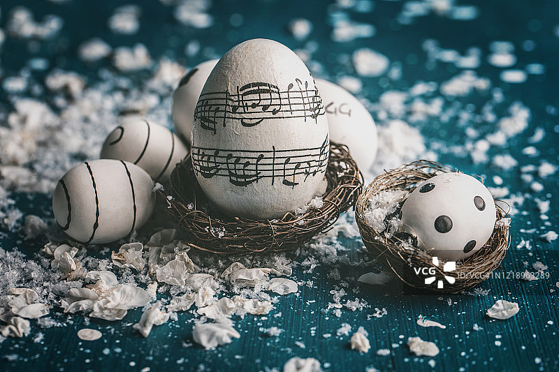 复活节快乐，蛋上有音符图片素材