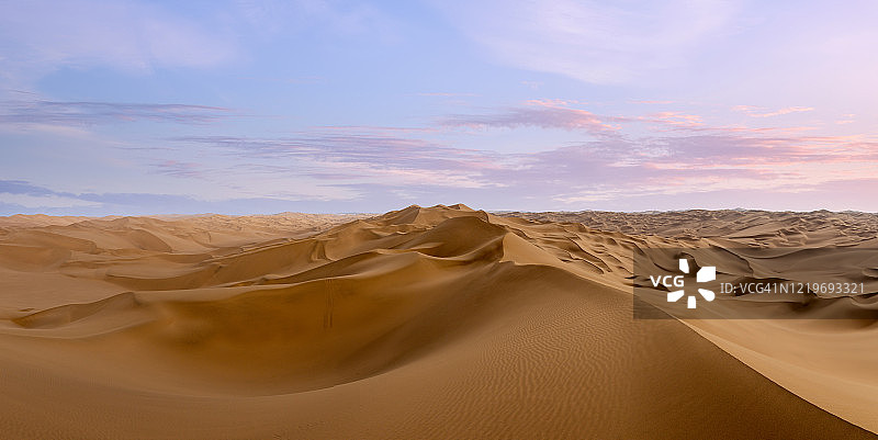 沙丘和沙漠在日落图片素材