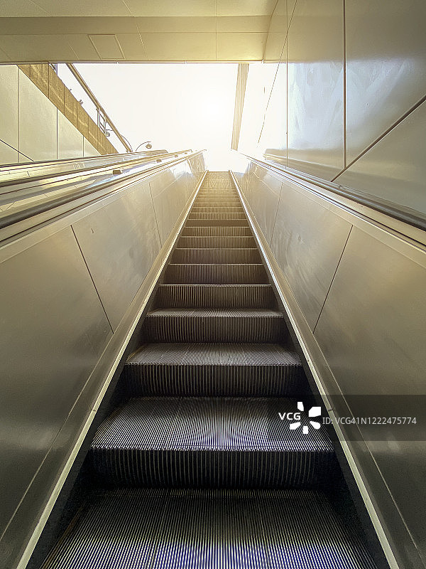 地铁里的地下扶梯吗?图片素材