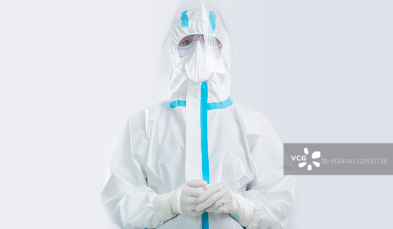 穿着冠状病毒防护服的女医生图片素材