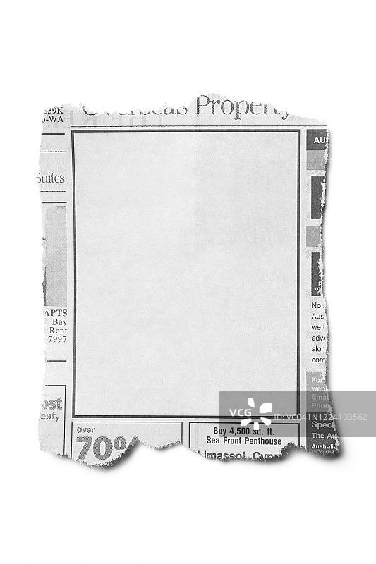 前视图撕破的一张报纸在白色的背景图片素材