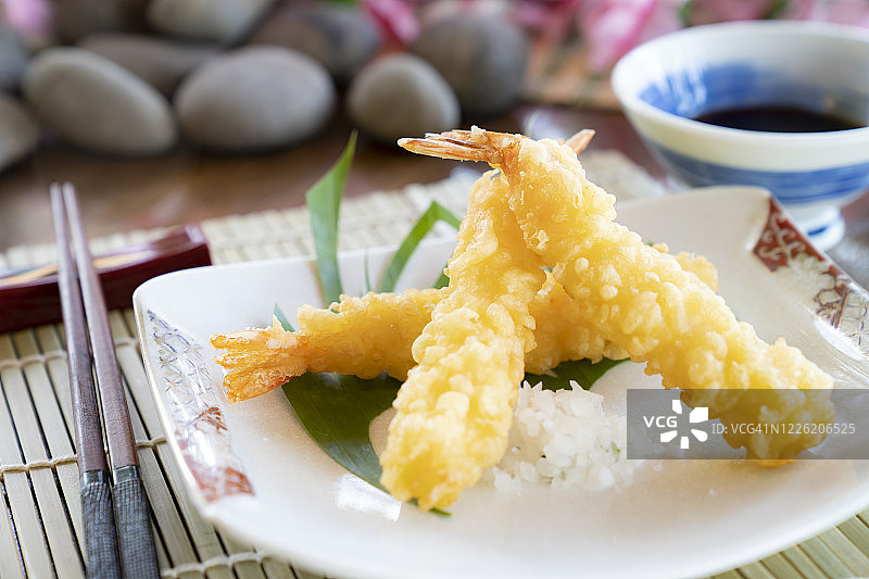 日本融合餐厅的日本菜天妇罗虾图片素材