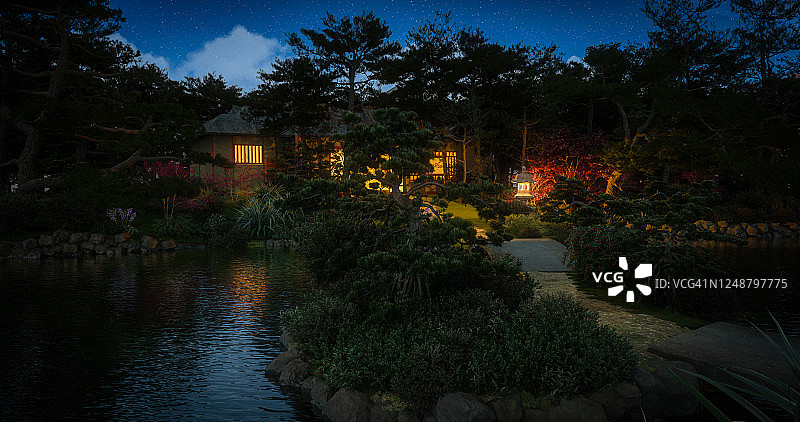 传统日式花园(夜)图片素材